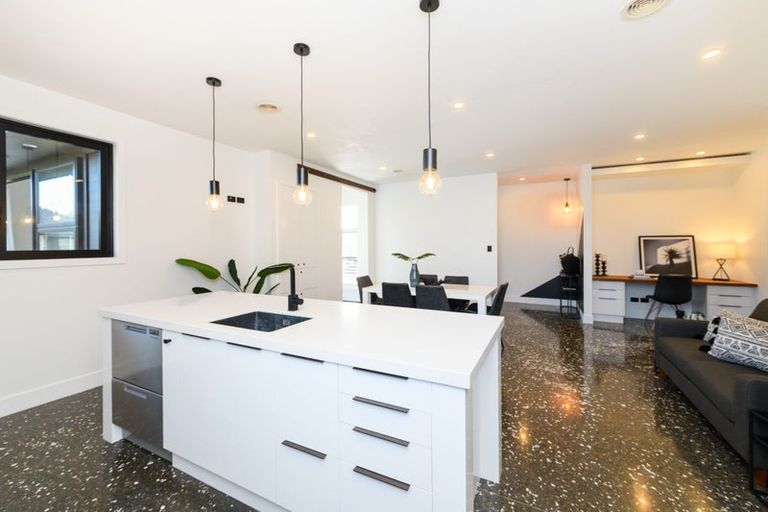 Photo of property in 2 Waimarama Court, Roslyn, Palmerston North, 4414