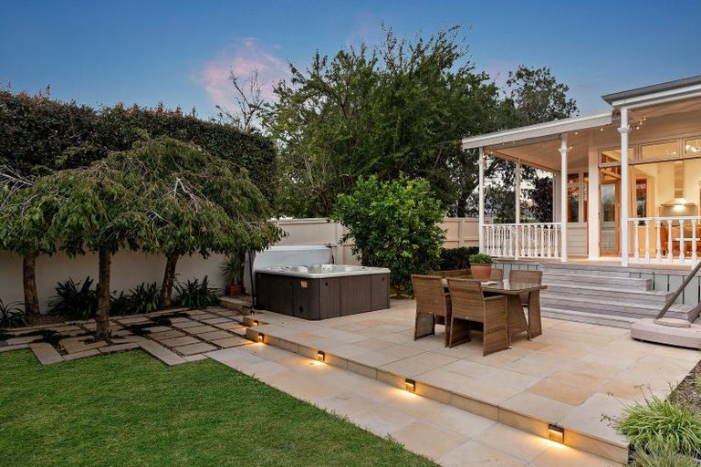 Photo of property in 32 Clarence Road, Northcote Point, Auckland, 0627