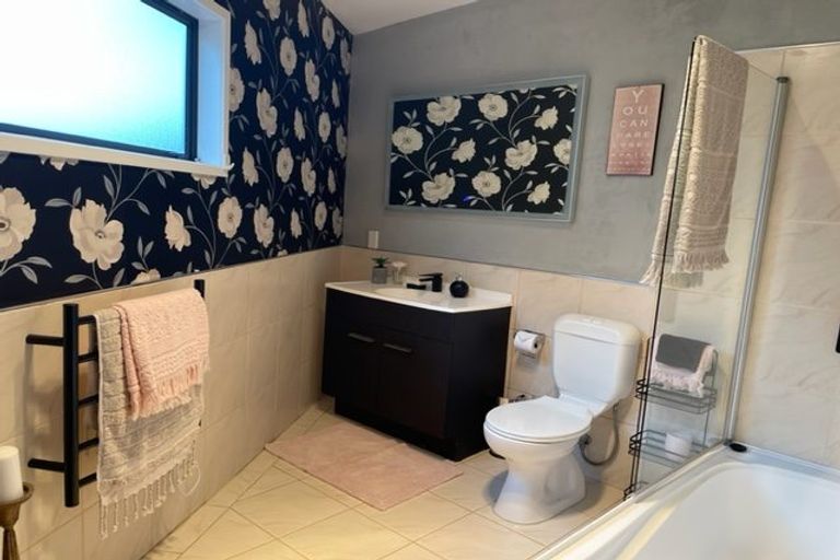 Photo of property in 120a Awaruku Road, Torbay, Auckland, 0630