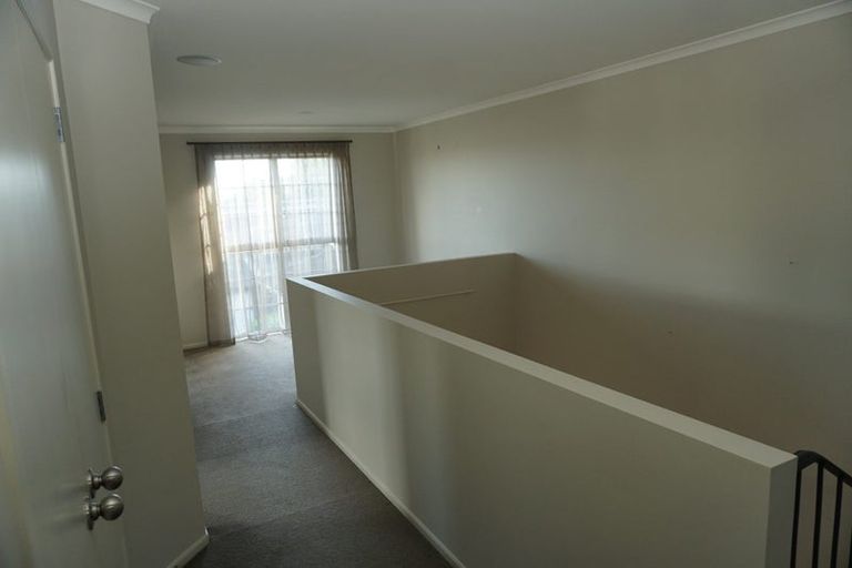 Photo of property in 24 Leburn Crescent, Flat Bush, Auckland, 2016