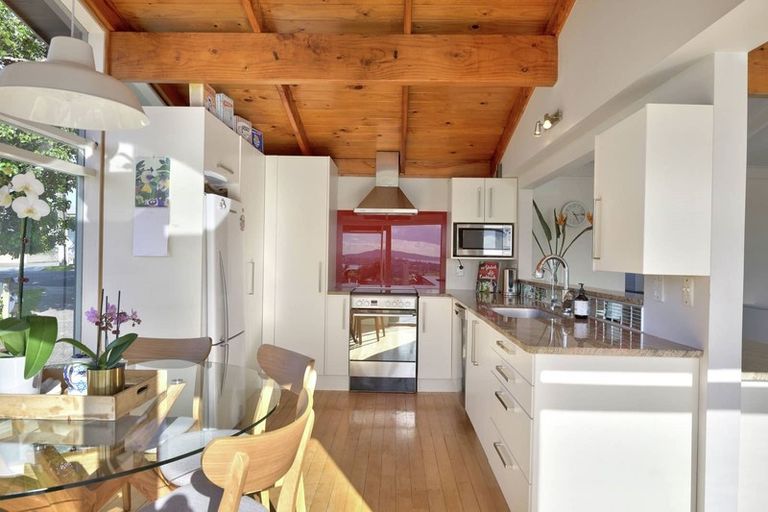 Photo of property in 118 Bleakhouse Road, Mellons Bay, Auckland, 2014