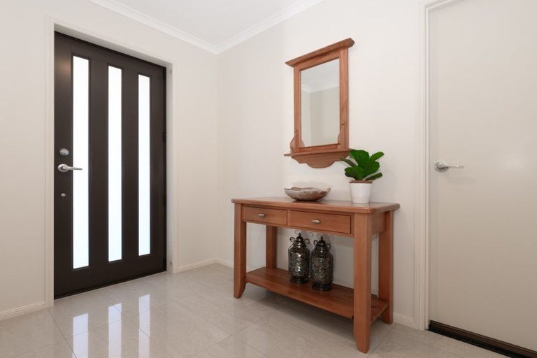 Photo of property in 19 Inglewood Place, Bethlehem, Tauranga, 3110