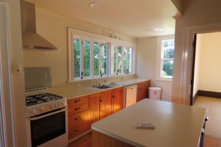 Photo of property in 84 Brougham Street, New Plymouth, 4310