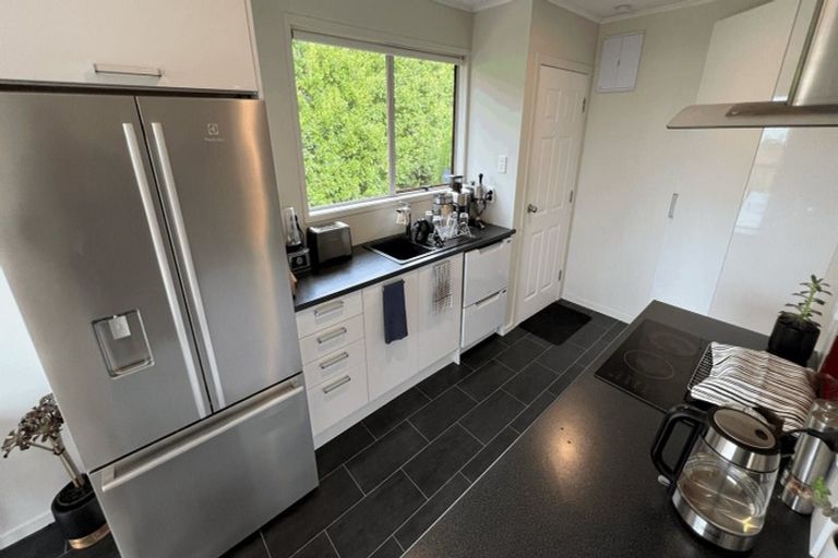 Photo of property in 31 Pipitea Place, Massey, Auckland, 0614