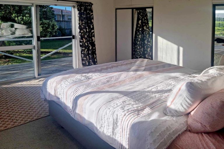 Photo of property in 25 Pyle Road West, One Tree Point, 0118