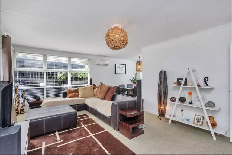 Photo of property in 2/20 Crosby Road, West Harbour, Auckland, 0618