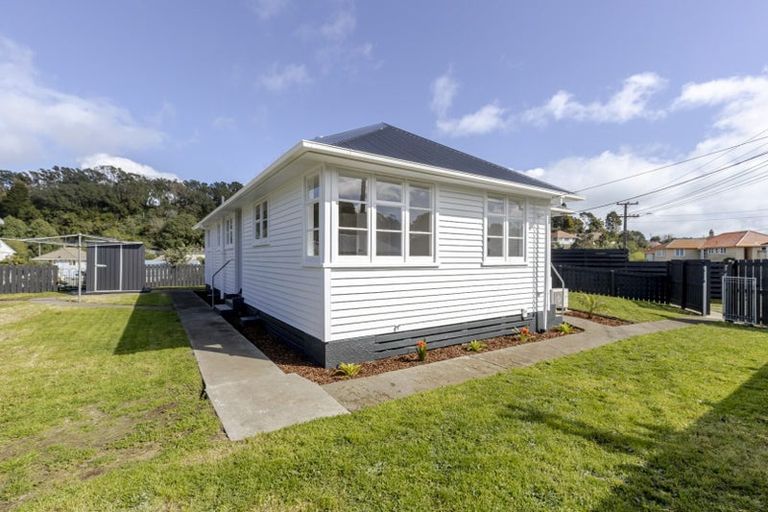 Photo of property in 61 Parsons Street, Frankleigh Park, New Plymouth, 4310