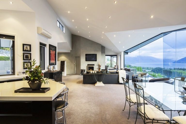 Photo of property in 37 Belfast Terrace, Queenstown, 9300