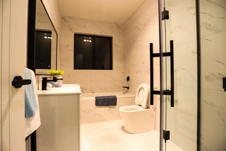 Photo of property in 32 Bine Crescent, Orewa, 0931