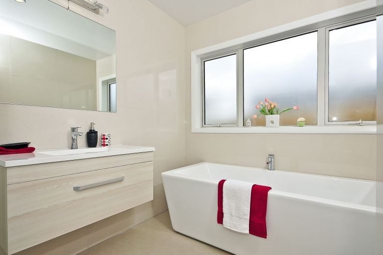 Photo of property in 15 Porima Way, Chedworth, Hamilton, 3210