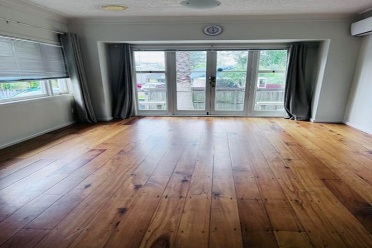 Photo of property in 1a Truscott Place, West Harbour, Auckland, 0618