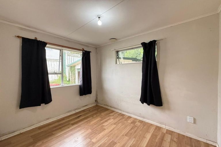 Photo of property in 21 Tiroiti Grove, Stokes Valley, Lower Hutt, 5019
