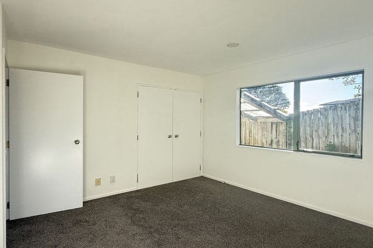 Photo of property in 2/4 Stanley Road, Glenfield, Auckland, 0629