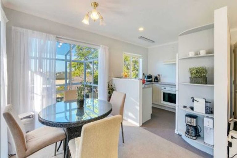 Photo of property in 11 Fulmar Way, Unsworth Heights, Auckland, 0632