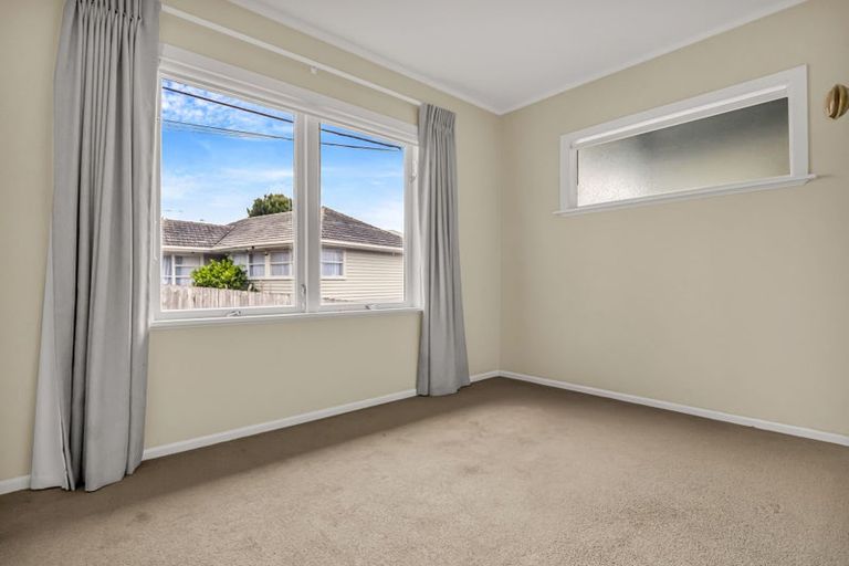 Photo of property in 10 Mackwood Place, Birkdale, Auckland, 0626
