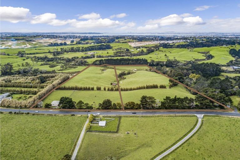 Photo of property in 257 Red Hills Road, Massey, Henderson, 0782