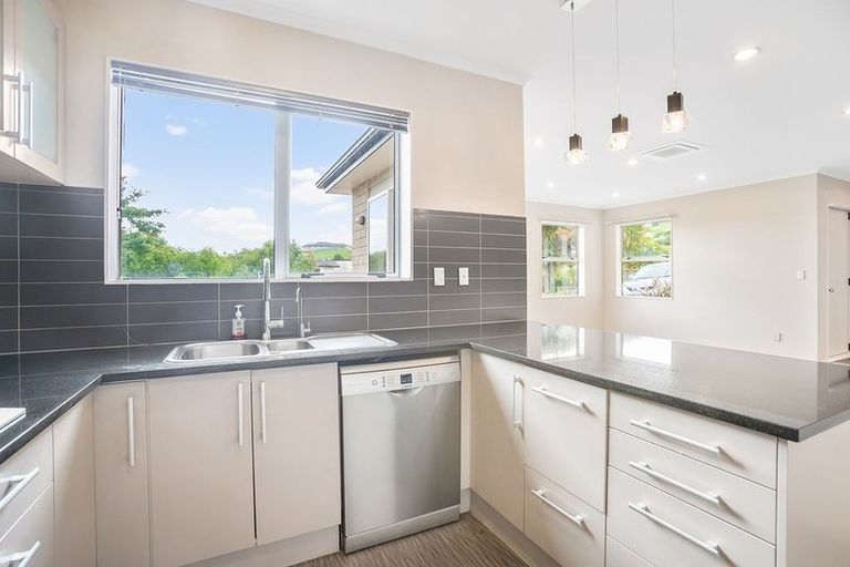 Photo of property in 13 Cape Vista Crescent, Pukekohe, 2120