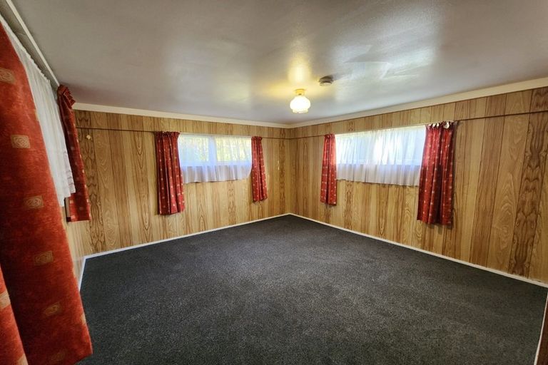 Photo of property in 8 Hillary Heights Avenue, Glendene, Auckland, 0602