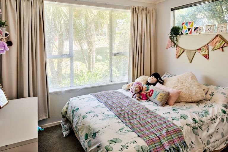 Photo of property in 99 Kahu Road, Paremata, Porirua, 5024