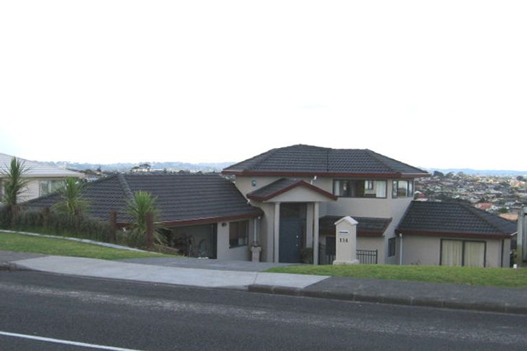 Photo of property in 114 Luckens Road, West Harbour, Auckland, 0618