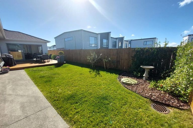 Photo of property in 3 Tarras Road, Kumeu, 0810