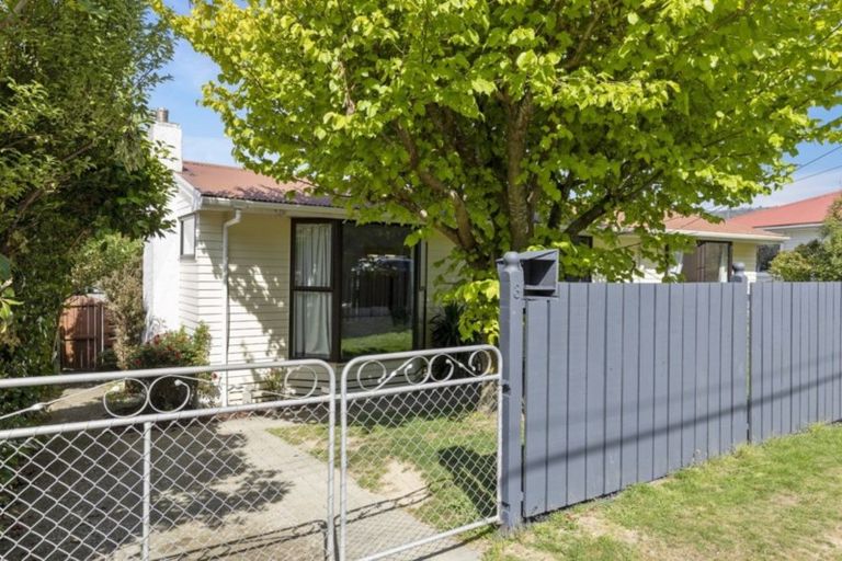 Photo of property in 3 Gribble Grove, Stokes Valley, Lower Hutt, 5019