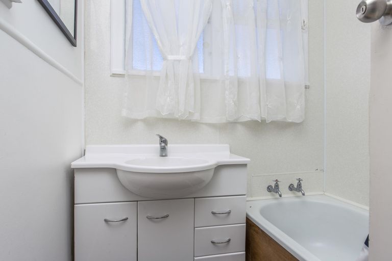 Photo of property in 18 Te Wheoro Street, Meremere, Mercer, 2474