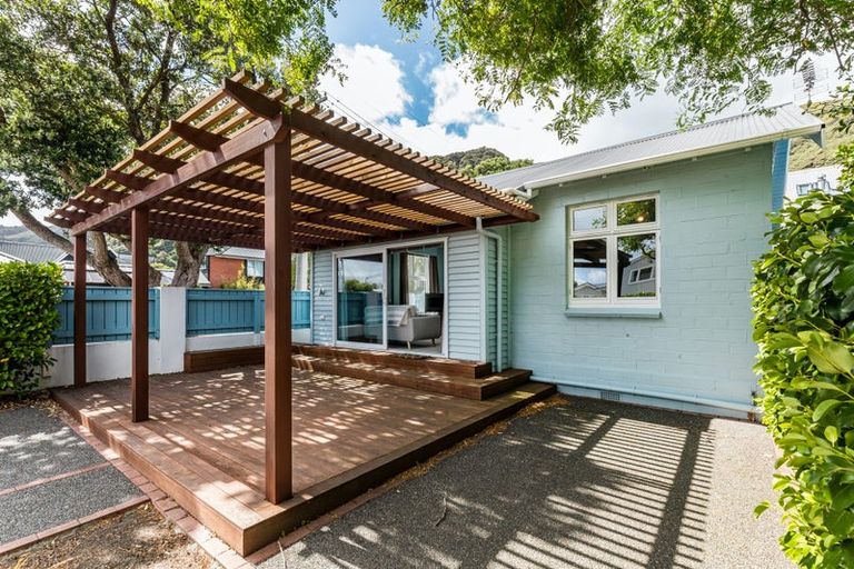 Photo of property in 387 Muritai Road, Eastbourne, Lower Hutt, 5013