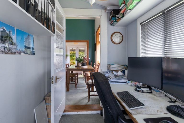 Photo of property in 14 Broadway, Picton, 7220