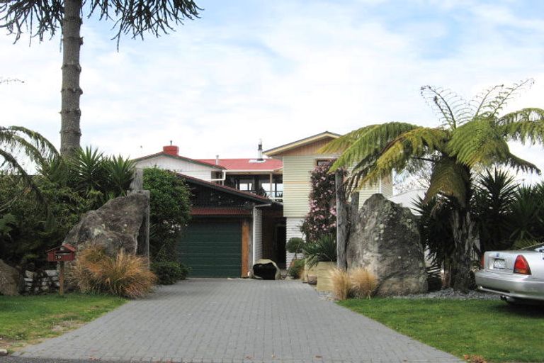 Photo of property in 19 Grand Vue Road, Kawaha Point, Rotorua, 3010