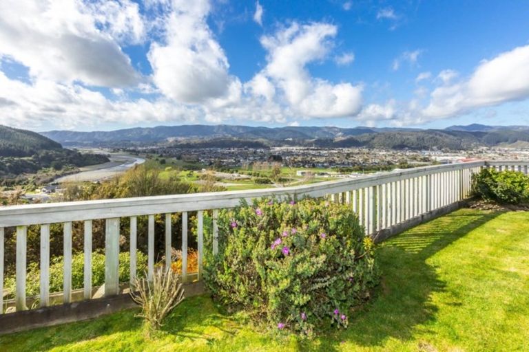 Photo of property in 57 Riverstone Drive, Riverstone Terraces, Upper Hutt, 5018