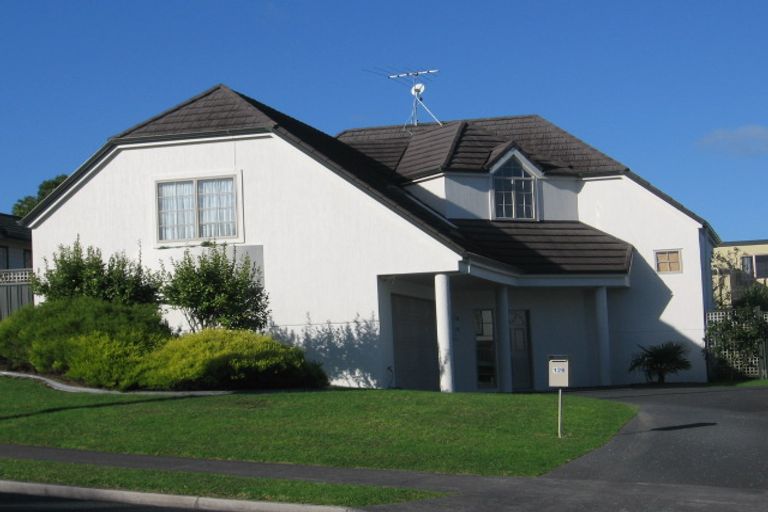 Photo of property in 126 Wiseley Road, West Harbour, Auckland, 0618