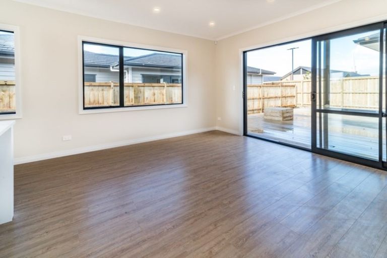 Photo of property in 16 Rauaruhe Road, Karaka, Papakura, 2113