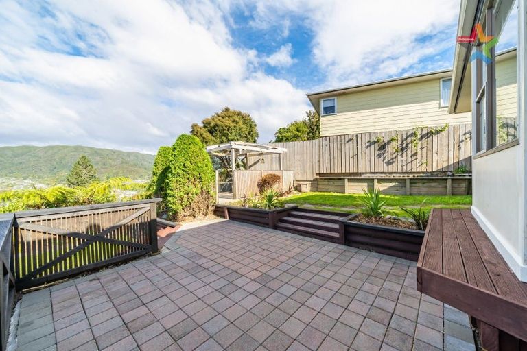 Photo of property in 127 Holborn Drive, Stokes Valley, Lower Hutt, 5019