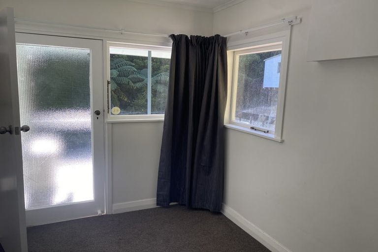 Photo of property in 2/8 Kaitawa Road, York Bay, Lower Hutt, 5013