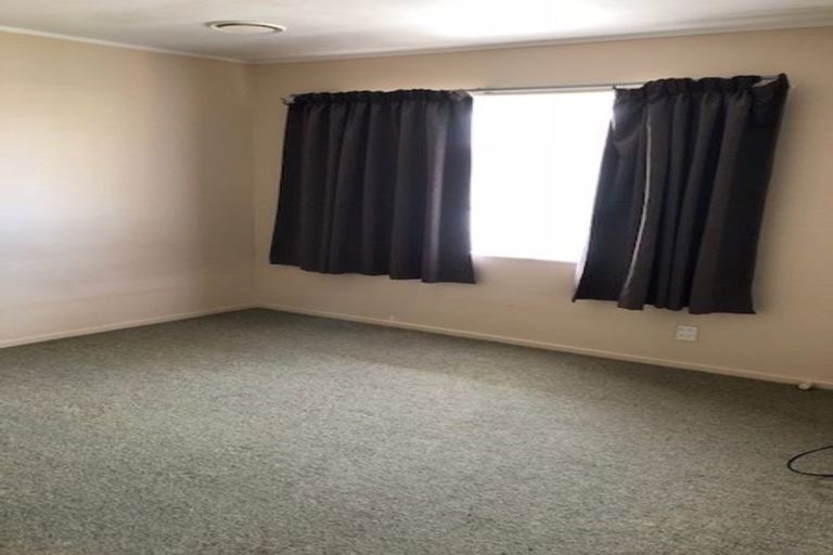 Photo of property in 174 Bruce Mclaren Road, Henderson, Auckland, 0612