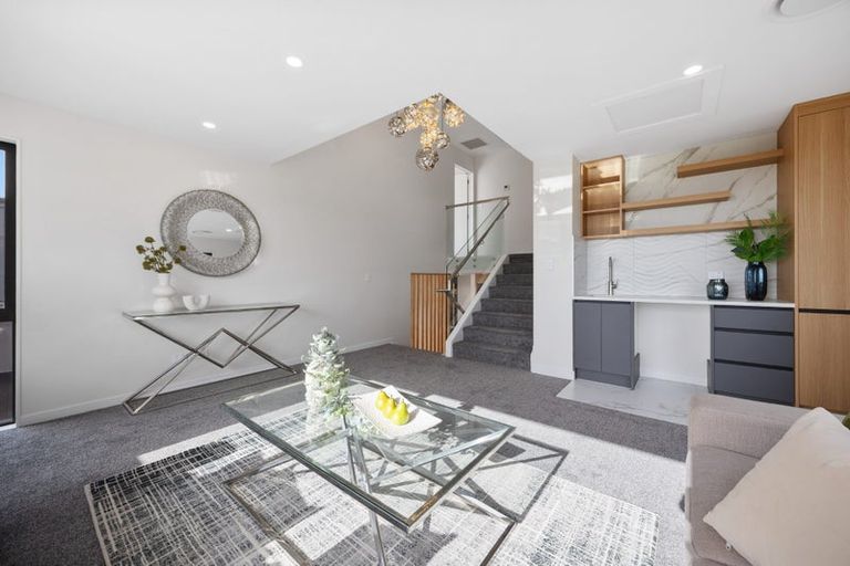 Photo of property in 8 Mill Hill Close, Flat Bush, 2019