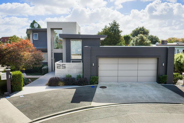 Photo of property in 25 Trent Avenue, Hokowhitu, Palmerston North, 4410