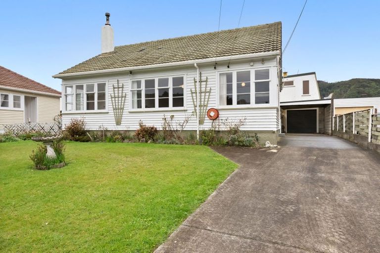 Photo of property in 4 Pringle Street, Taita, Lower Hutt, 5011