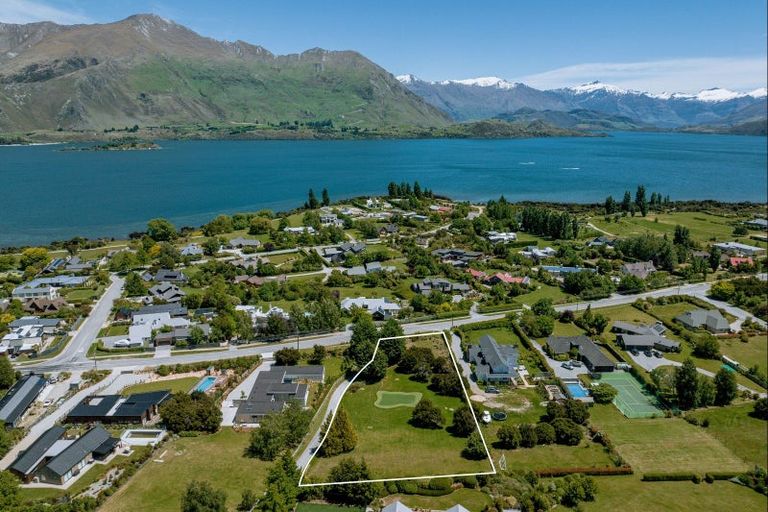 Photo of property in 255 Beacon Point Road, Wanaka, 9305