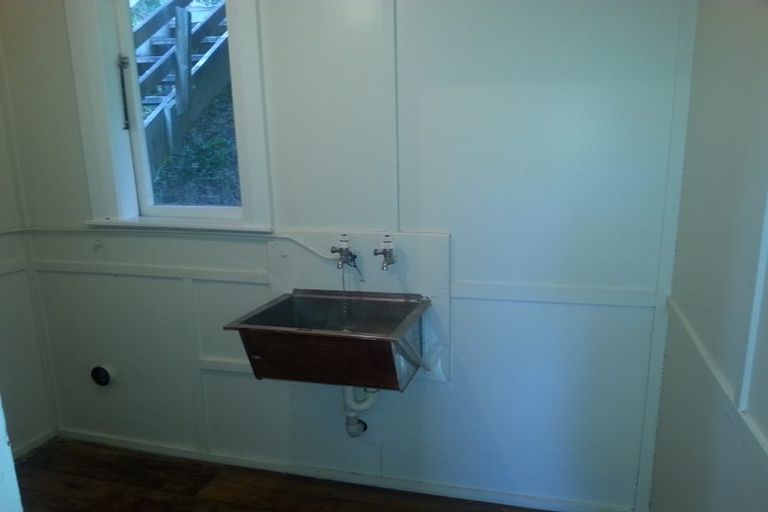 Photo of property in 18-20 Garden Road, Northland, Wellington, 6012