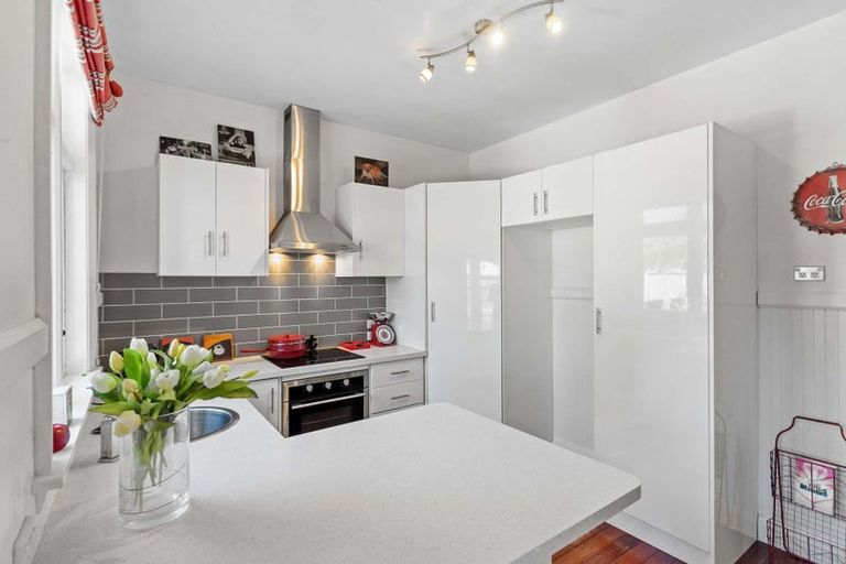 Photo of property in 130 Somerfield Street, Somerfield, Christchurch, 8024