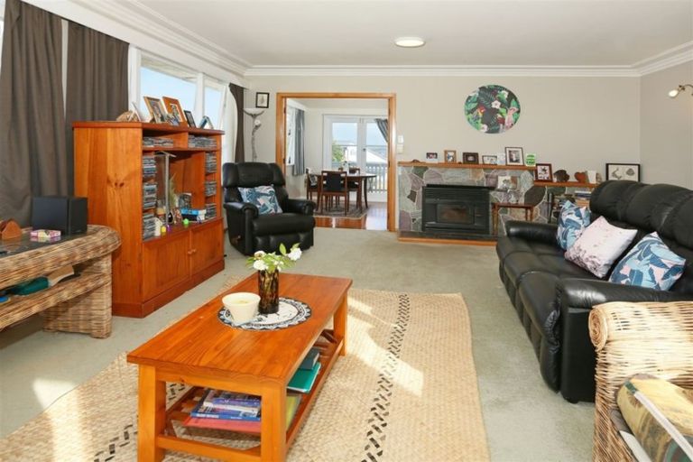 Photo of property in 72 Waimumu Road, Massey, Auckland, 0614