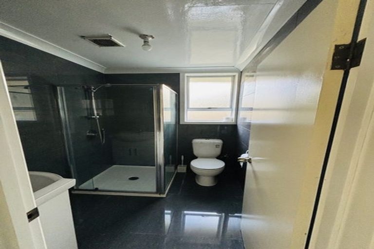 Photo of property in 4 Kaponga Crescent, New Lynn, Auckland, 0600