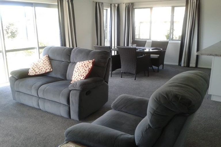 Photo of property in 3 Wangapeka Way, Aotea, Porirua, 5024