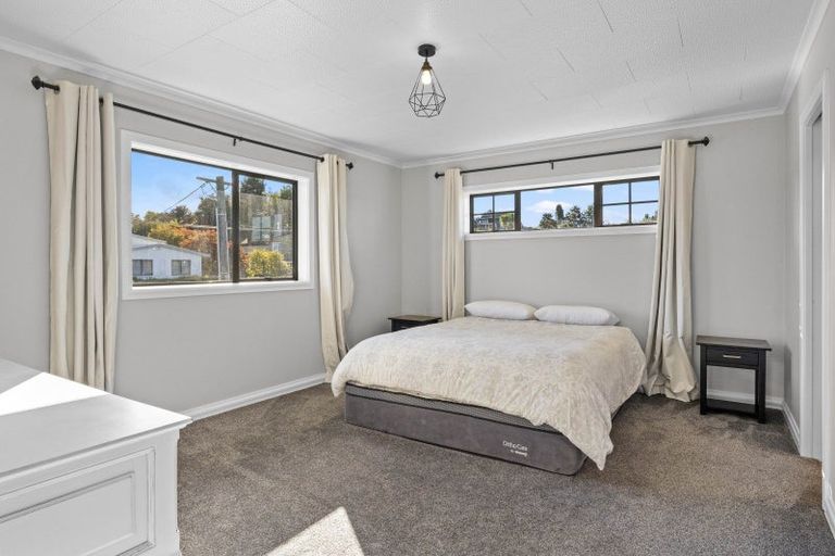 Photo of property in 19 Ingle Avenue, Waipahihi, Taupo, 3330