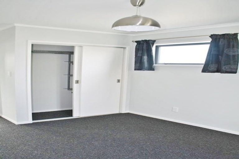 Photo of property in 16a Woodall Place, Totara Vale, Auckland, 0627