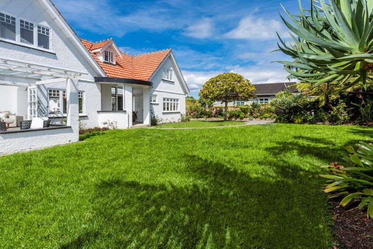 Photo of property in 1 Ascot Avenue, Narrow Neck, Auckland, 0624