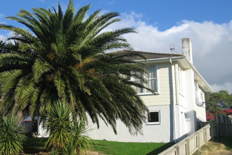 Photo of property in 5 Bellona Place, Cannons Creek, Porirua, 5024