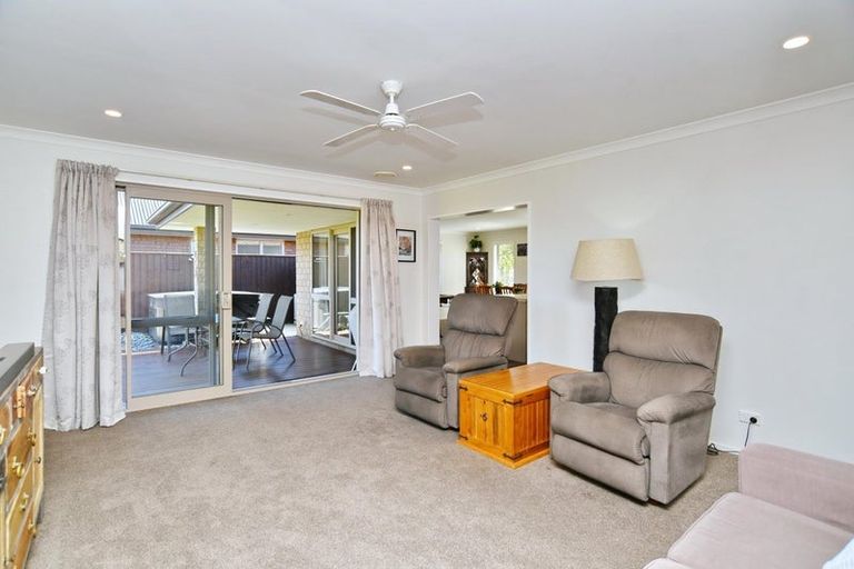 Photo of property in 7 Walnut Way, Rangiora, 7400